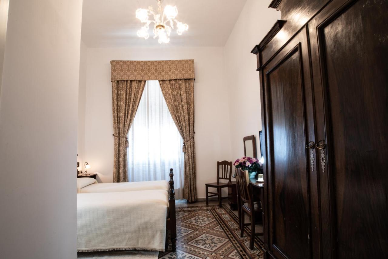 קליארי Hotel Aer Bj Vittoria מראה חיצוני תמונה